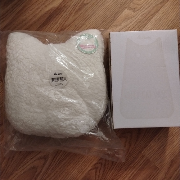 Official catlady box items - Picture 6 of 12